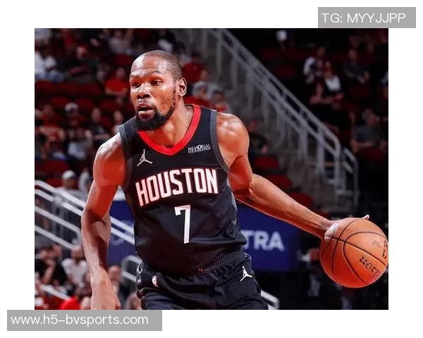 杜兰特半场表现稳定得分10分三分球未能命中展现全能能力 杜兰特半场表现稳定得分10分三分球未能命中展现全能能力